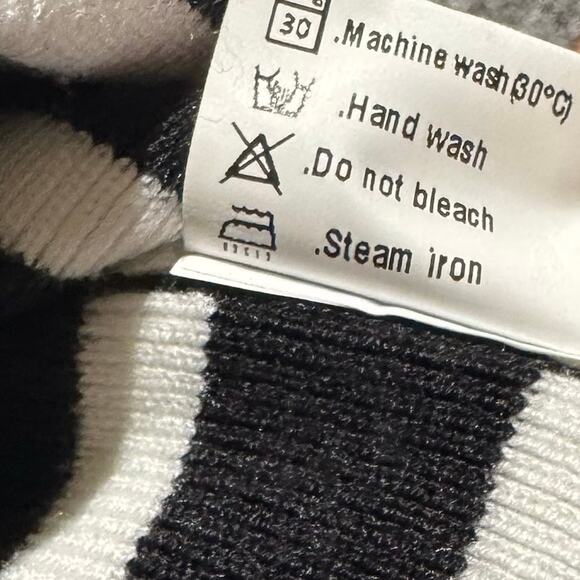 NWT Women's Zesica Crew Neck Pullover Ribbed T Shirt Black Striped Knit Size M - Picture 4 of 8